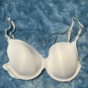 Elegant White Underwire Bra